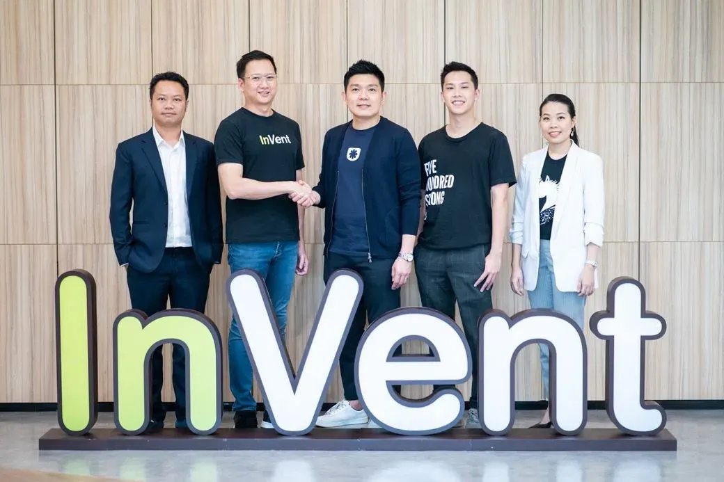 ChomCHOB team at Invent program